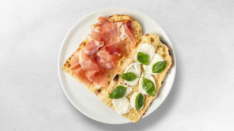 Proscuitto crudo, pesto rosso e Mozzarela di Bufala (A,G,L,M,P)